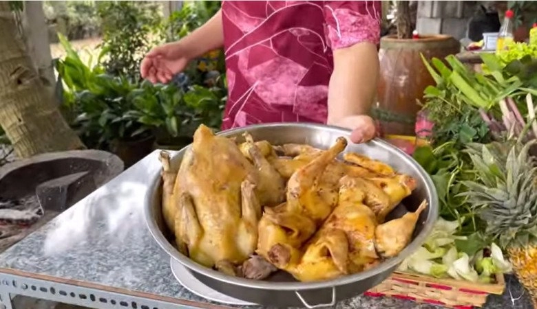 Diễn viên trung dũng chia se cach nâu món bánh canh vịt nước cốt dừa - 11