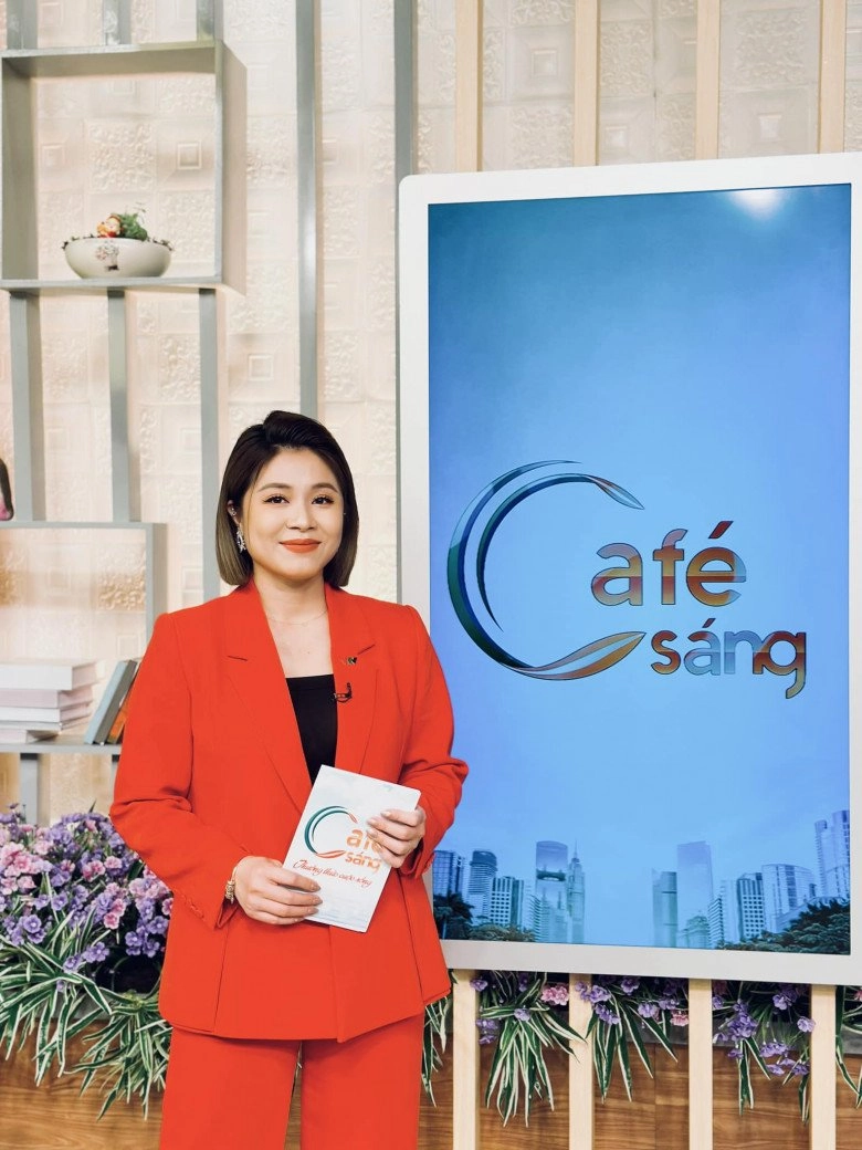 Độc lạ vtv cựu mc chúng tôi là chiến sĩ bầu hơn 16 tuần vẫn ăn diện lên sóng như chưa có gì - 14