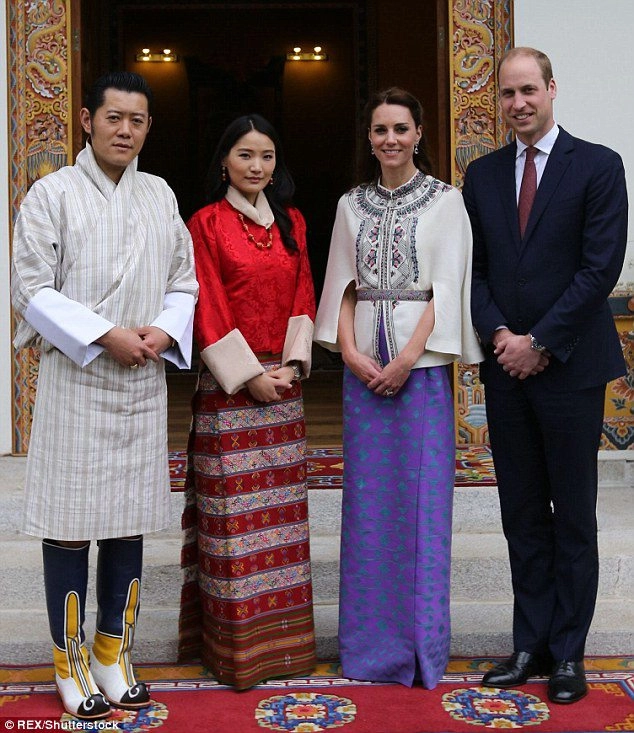 Hoàng hậu châu á trẻ nhất thế giới bầu lần 3 bụng đã lùm lùm nhưng dung nhan vẫn là tuyệt sắc giai nhân - 5