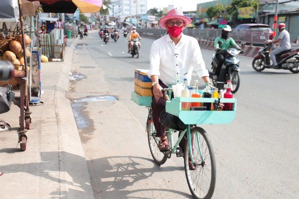 Ông trùm đứng sau trấn thành trường giang lên chức bố ở tuổi u60 đi bán hàng rong khắp miền tây nuôi con mọn - 2