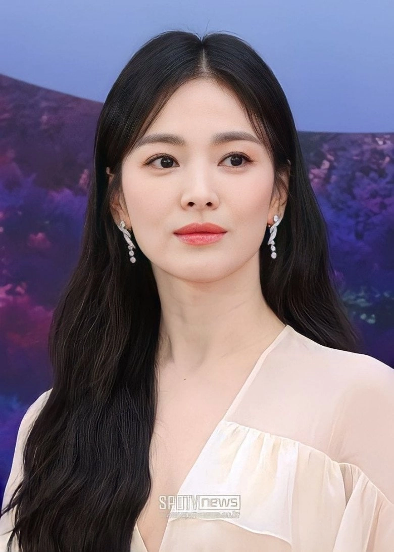 Song hye kyo quá trẻ ở tuổi u50 lên truyền hình không cần phần mềm xoá nếp nhăn da vẫn căng bóng - 1