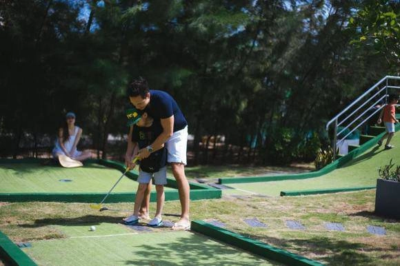 Subeo xuất hiện ở sân golf đọ gậy cùng cường đôla 13 tuổi đã có khí chất tổng tài - 6