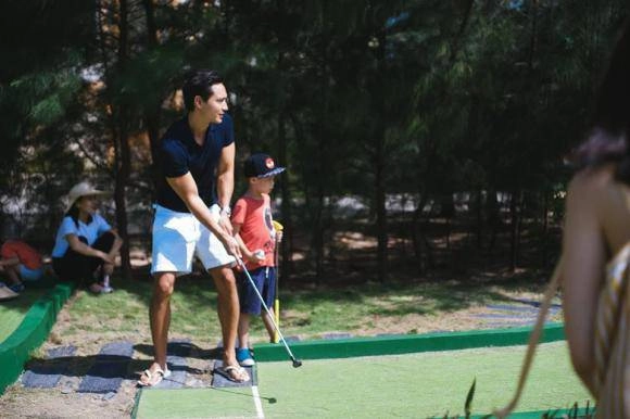 Subeo xuất hiện ở sân golf đọ gậy cùng cường đôla 13 tuổi đã có khí chất tổng tài - 7