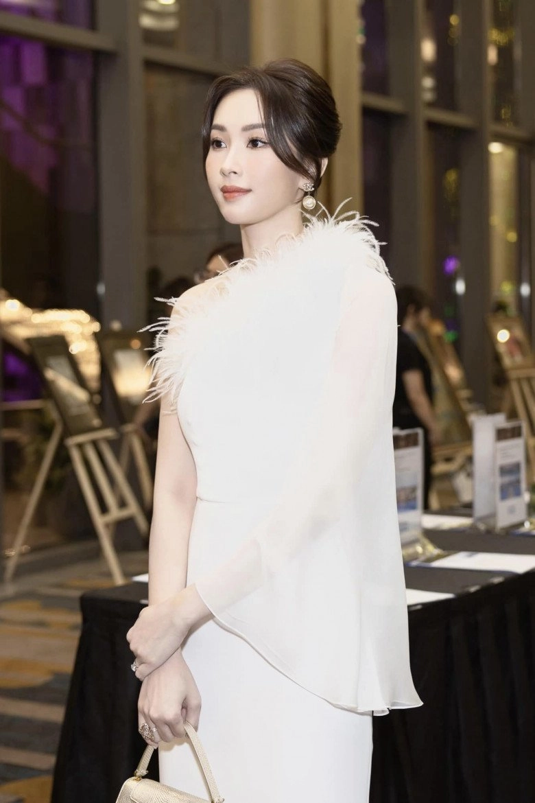 Việt nam có một hoa hậu chưa từng mặc xấu mực thước suốt 1 thập kỷ xách túi hiệu cũng giấu giếm - 1