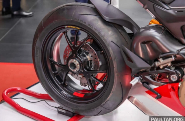 Chi tiết ducati panigale v4 r 2023 ra mắt tại malaysia - 10