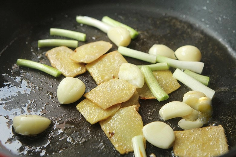 Kho thịt gà cho thêm vài lá này độ ngon cao hơn vài bậc nhắc nhau nấu nhiều cơm không thiếu nhé - 4