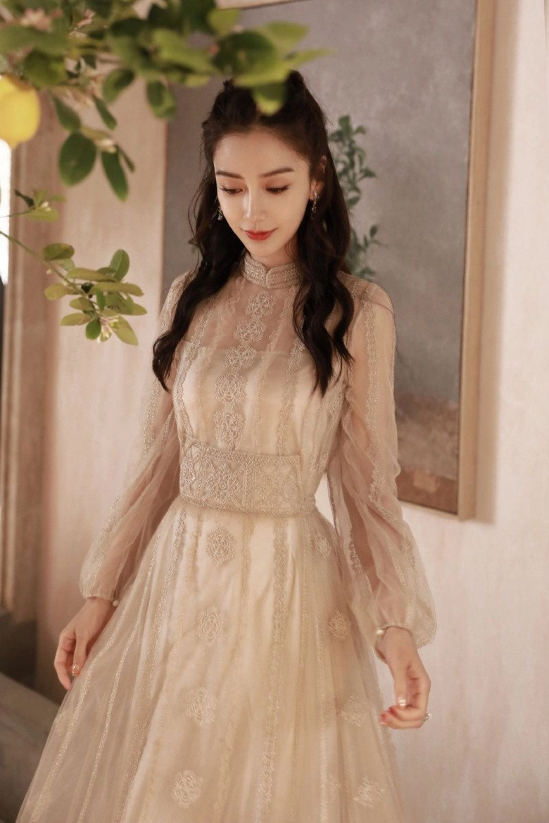 Lên thảm đỏ angelababy phá nát váy tỷ đồng chỉ vì bộ tóc giả bị chê như búp bê hỏng - 11