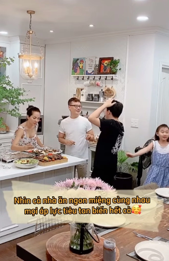 Vợ hoàng bách làm món vét tủ lạnh ngon ngất ngây lúc nấu mẹ chồng phán con cô thì cô chăm con tôi thì tôi chăm - 13