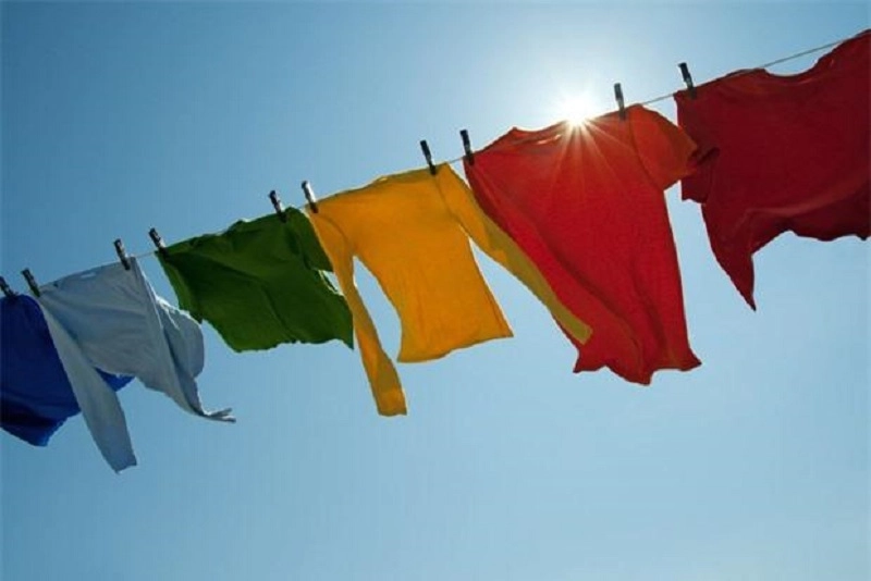8 cách đơn giản nhất giúp khử mùi hôi trên quần áo mà không cần phải giặt lại - 1