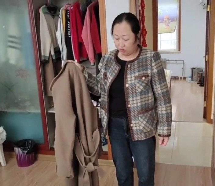 Đi họp cho con bà mẹ thử 4 bộ quần áo ăn mặc thế nào mà như người nước ngoài giữa 400 phụ huynh - 5