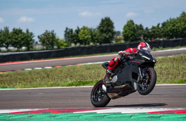 Ducati panigale v2 2024 ra mắt phiên bản black on black độc lạ - 8