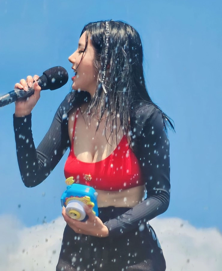 Lễ hội bom nước nhật bản nóng rực vì các tú nữ ăn vận gợi cảm ướt át - 4