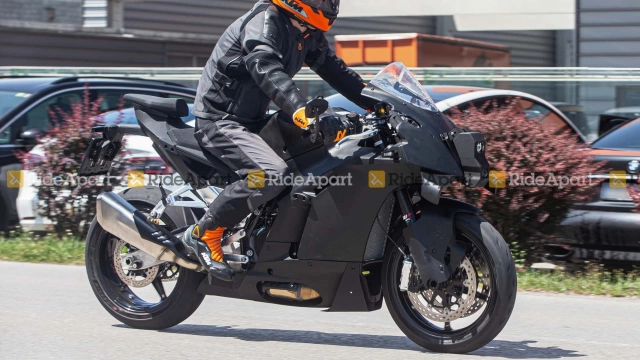 Nguyên mẫu ktm rc 990 2025 xuất hiện trên đường công cộng - 2