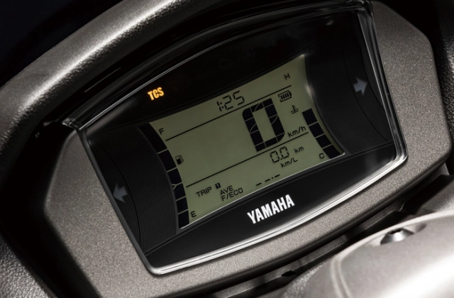 Nmax 2023 được yamaha bổ sung công nghệ an toàn và trang bị tiện nghi đáng tiền - 4
