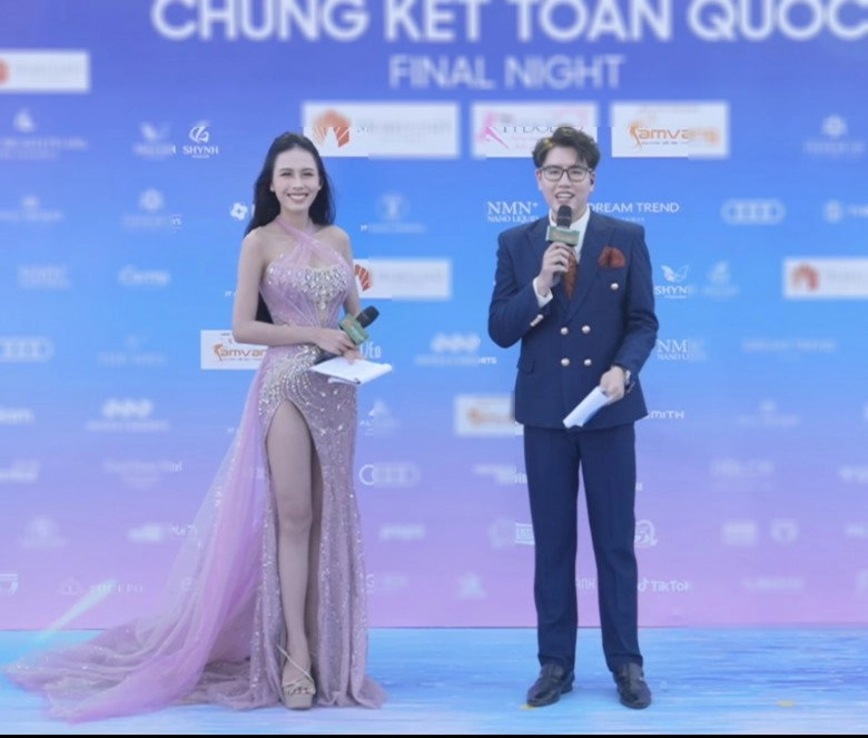 Nữ mc nhà đài cầm trịch chung kết miss world vietnam ảnh chụp lén khó dìm bóng lưng đẹp như thiếu nữ - 2