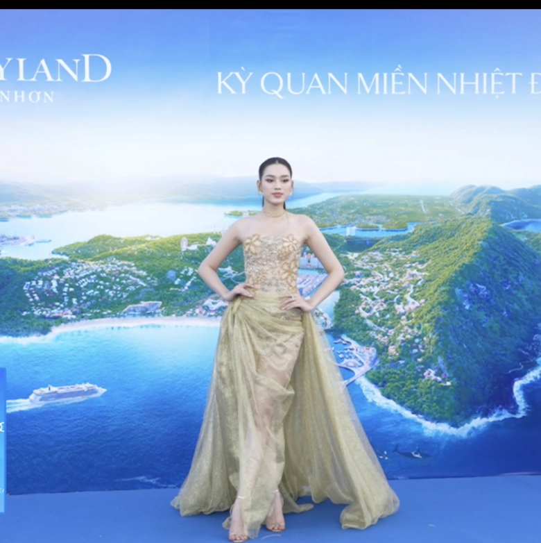 Trực tiếp chung kết miss world vietnam 2023 dàn hoa - á hậu xinh đẹp đổ bộ thảm xanh - 8