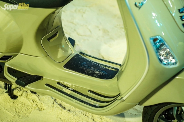 Vespa ra mắt phiên bản cát vàng biển xanh hấp dẫn từ ngoại hình cho tới giá bán - 15