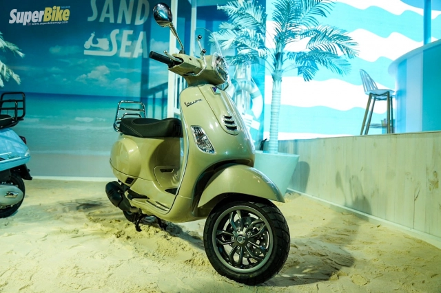 Vespa ra mắt phiên bản cát vàng biển xanh hấp dẫn từ ngoại hình cho tới giá bán - 41