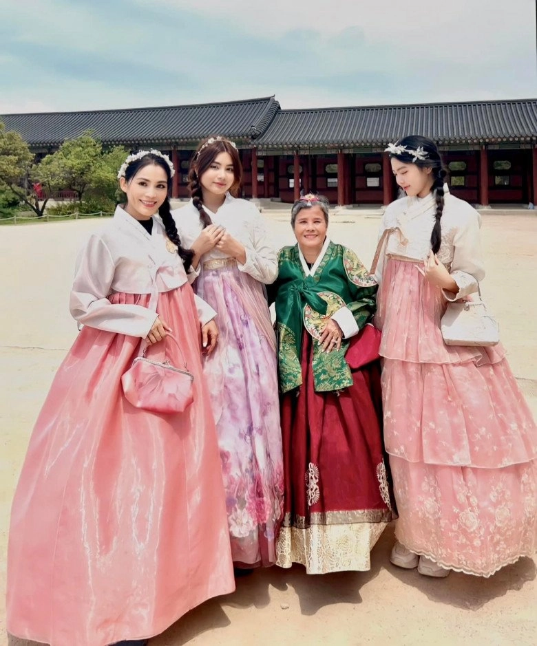 Vợ doanh nhân mặc hanbok ngọt lịm như gái hàn ít ai biết quyền linh ở hậu trường hi sinh cỡ này - 1