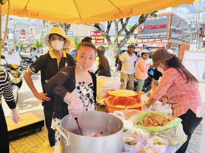 Vợ lê dương bảo lâm lần đầu đọ sắc mai phương thúy thua chiều cao nhưng không kém nhan sắc - 11