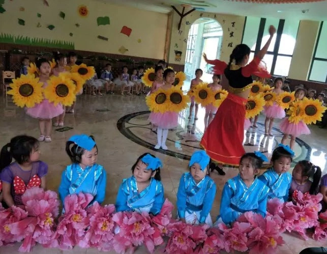 Cô giáo chăm trẻ quá khéo bố mẹ nào cũng quý biết danh tính thật sự của cô phụ huynh sợ hãi toát mồ hôi - 1