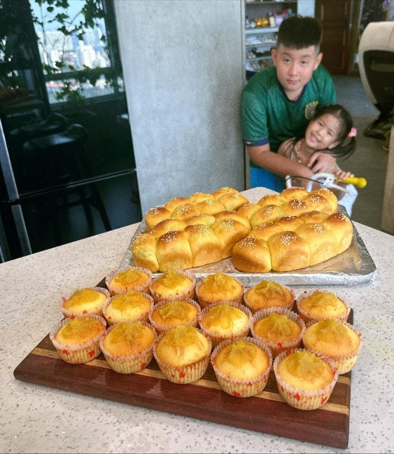 Lê phương không đi thi hoa hậu mà ở nhà làm mẫu hậu được chấm điểm 10 vì quá đảm đang - 6