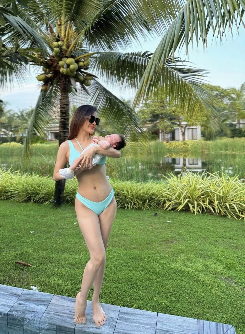 Phương trinh jolie lý bình da rám nắng nhưng con chung sinh ra trắng nõn bật tông - 9