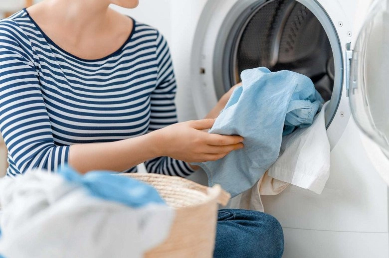 Quần áo giặt xong nhăn nhúm cho thứ 0 đồng này vào máy giặt đảm bảo đồ lấy ra phẳng phiu thơm phức - 1