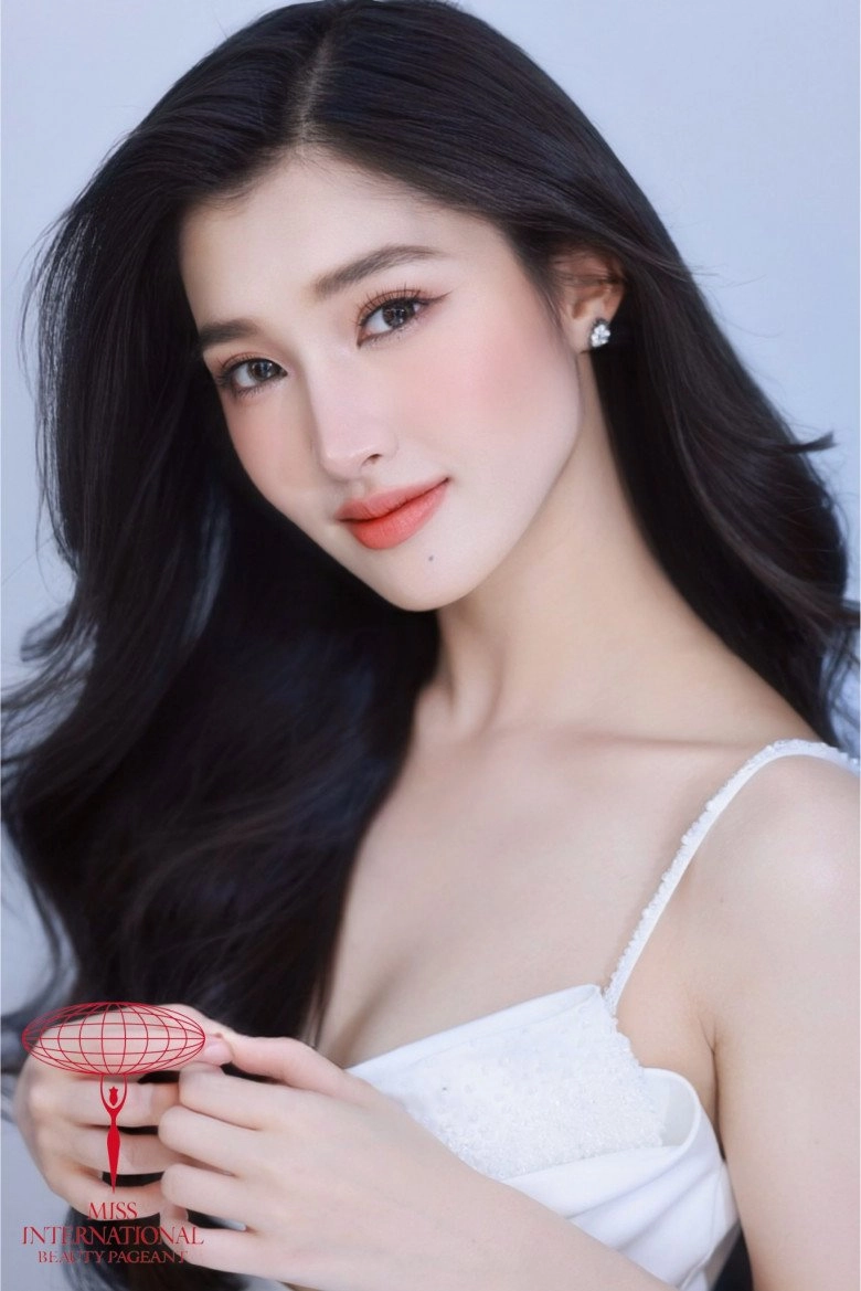 thần tiên tỷ tỷ phương nhi xuất hiện trên trang chủ miss international vẻ đẹp bừng sáng giữa các hoa hậu quốc tế - 1