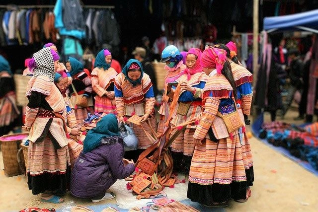 Á hậu phương nhi đi vào vết xe đổ của đàn chị gây tranh cãi vì một bộ trang phục - 10