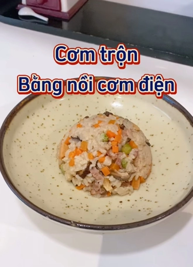 Chị em văn phòng học ngay cách làm cơm trộn bằng nồi cơm điện như vợ hoàng bách hấp dẫn và siêu ngon - 2