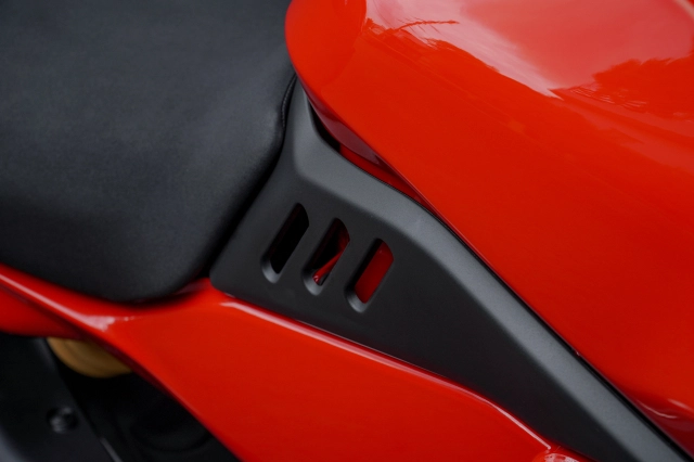 Ducati diavel v4 2023 chính thức ra mắt tại việt nam với giá khoảng 1 tỷ đồng - 8