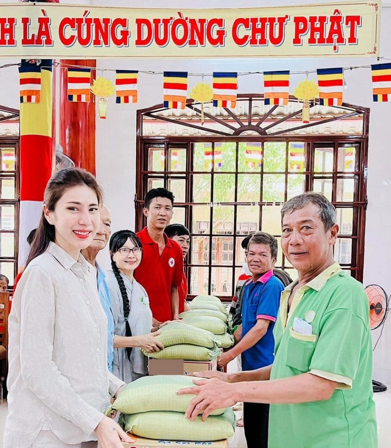 Không có vương miện thuỷ tiên vẫn khoe sắc bừng sáng giữa hai nàng hậu fans nhận ra điểm khác biệt trên mặt - 8