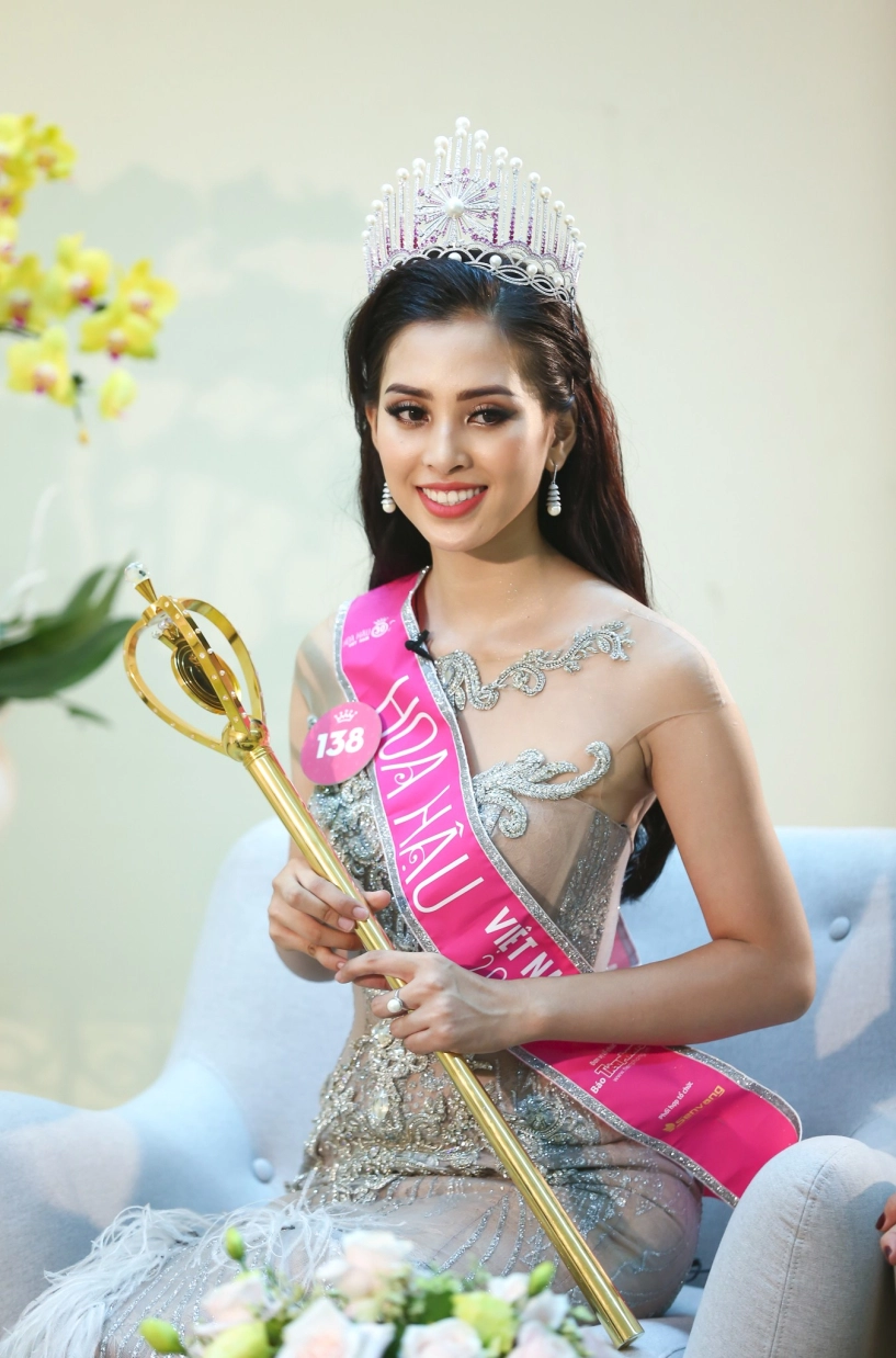 Miss grand vietnam 2023 lê hoàng phương thanh xuân không còn nợ cô ấy chiếc vương miện - 7