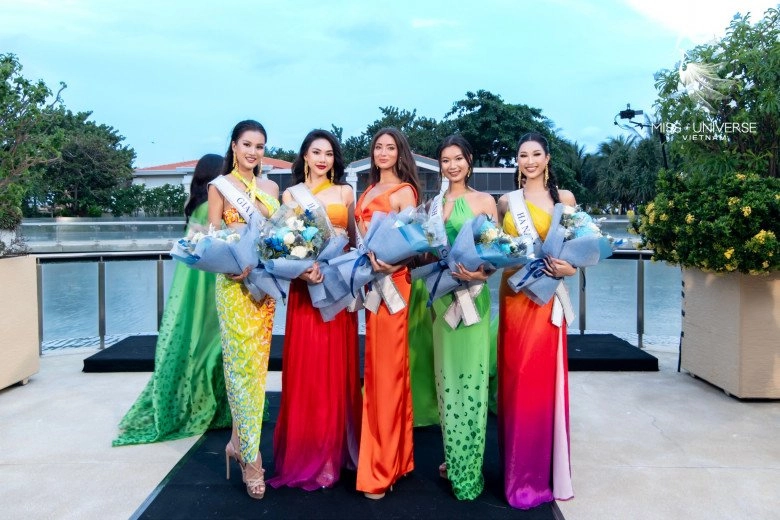 Top 18 miss universe vietnam 2023 trình diễn bikini emma lê suýt vồ ếch lệ nam lộ miếng lót ngực - 1