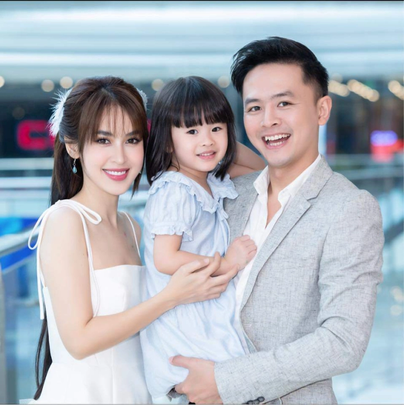 Văn anh tú vi thường xuyên rủ rê con gái hoa hậu quay clip tiktok triệu view làm bố mẹ trẻ như bạn thân của con - 1