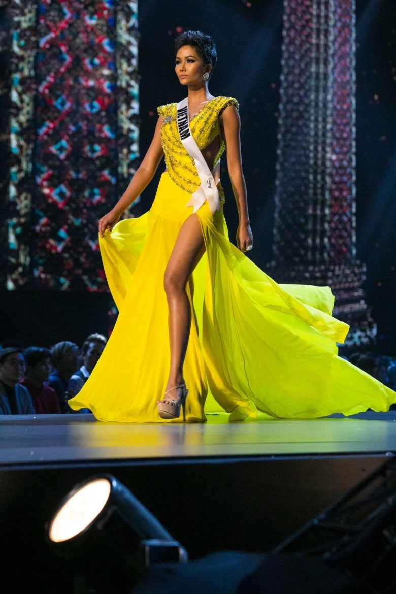 Bán kết miss universe 2023 bùi quỳnh hoa sai lầm khi catwalk diện thiết kế xin vía từ hhen niê - 2