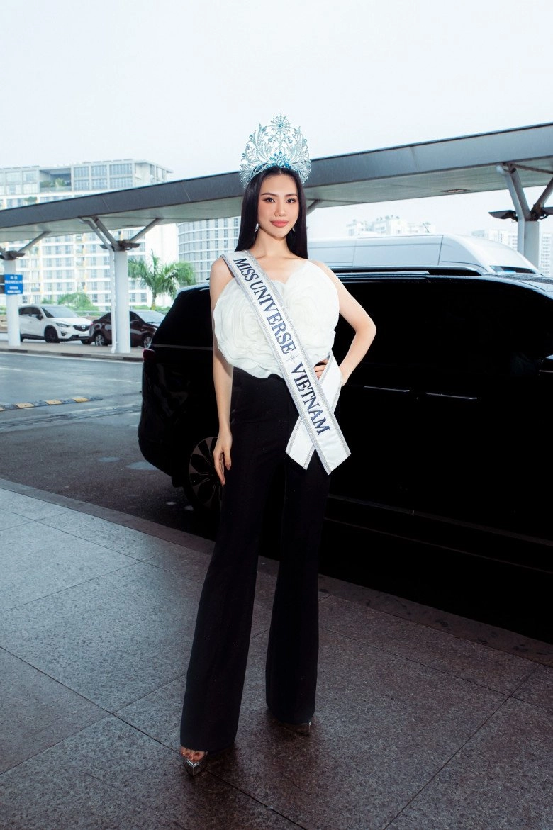 Bùi quỳnh hoa ngày đi thi miss universe ăn diện thanh lịch đội vương miện bạc tỷ vẫn gặp cảnh xót xa - 1