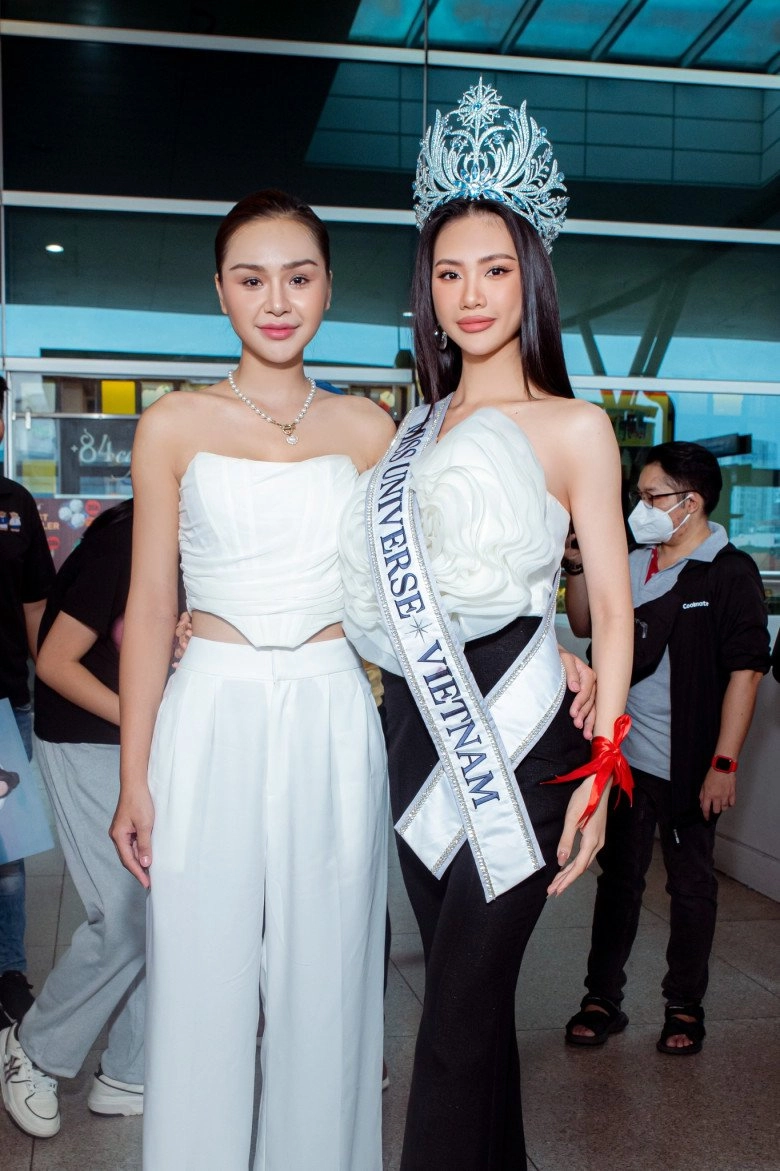 Bùi quỳnh hoa ngày đi thi miss universe ăn diện thanh lịch đội vương miện bạc tỷ vẫn gặp cảnh xót xa - 2