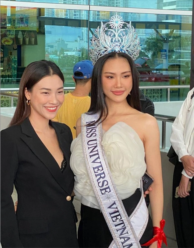 Bùi quỳnh hoa ngày đi thi miss universe ăn diện thanh lịch đội vương miện bạc tỷ vẫn gặp cảnh xót xa - 4