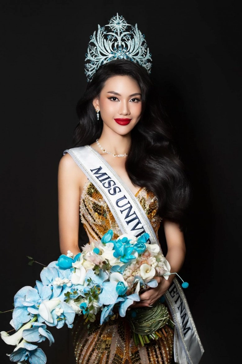 Bùi quỳnh hoa ngày đi thi miss universe ăn diện thanh lịch đội vương miện bạc tỷ vẫn gặp cảnh xót xa - 9