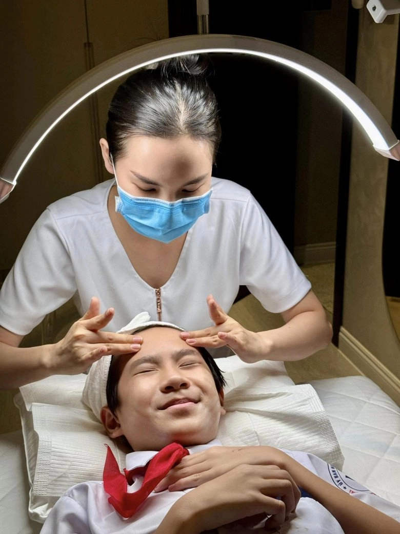 Con trai lớn rio vào tuổi dậy thì minh hà cực tâm lý cho đi spa hút mụn đầu đen - 3