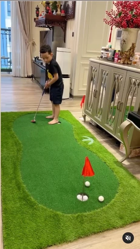 Con trai ly kute 7 tuổigiỏi đá bóng đu xà đánh golf mẹ chỉ 1m5 nên khéo tìm cách tăng chiều cao cho con - 6