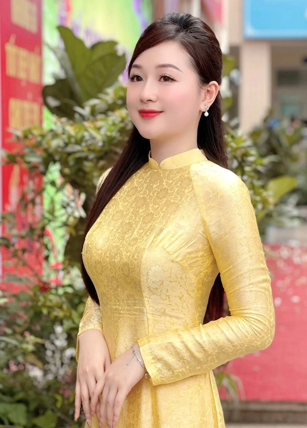 Điểm danh hội cô giáo hot girl nổi nhất mxh 2023 mặt hoa da phấn dáng như hoa hậu - 4