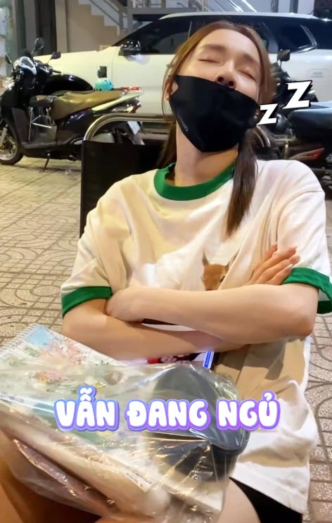 Ngủ gục ven đường vì chăm con sơ sinh quá mệt mỏi nhã phương khiến mẹ bỉm thấy thương - 2