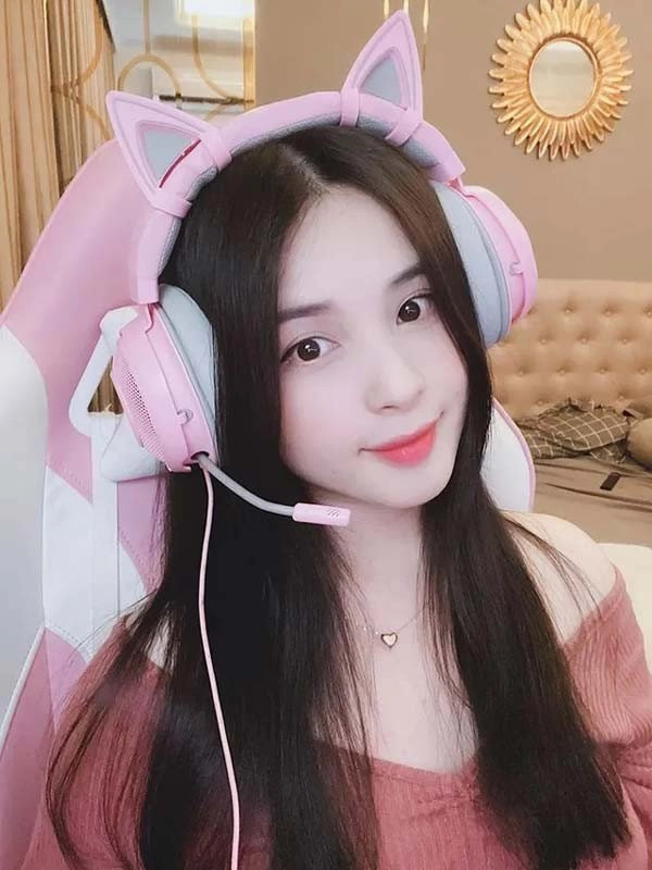 Nữ streamer xinh nhất làng game việt lên chức mẹ đợi con ngủ mới dám chơi game cho đỡ nhớ nghề - 1