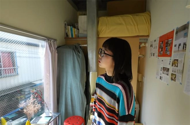 Cô gái 9x sống trong căn phòng rộng vỏn vẹn 2m2 giường ngủ dài 65cm không có bếp và nhà vệ sinh - 14