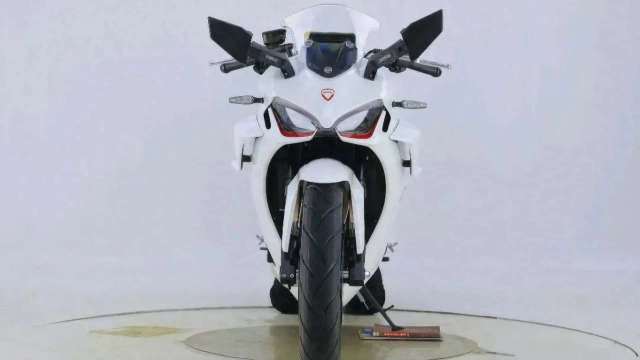 Ra mắt phiên bản nhái ducati supersport với động cơ 2 xi-lanh xuất xứ từ trung quốc - 2