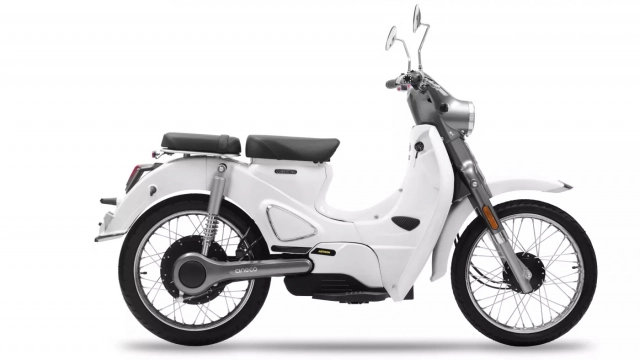 Super cub lộ diện phiên bản 2 càng không cần xăng vẫn chạy được - 10