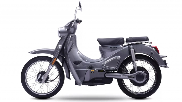 Super cub lộ diện phiên bản 2 càng không cần xăng vẫn chạy được - 11